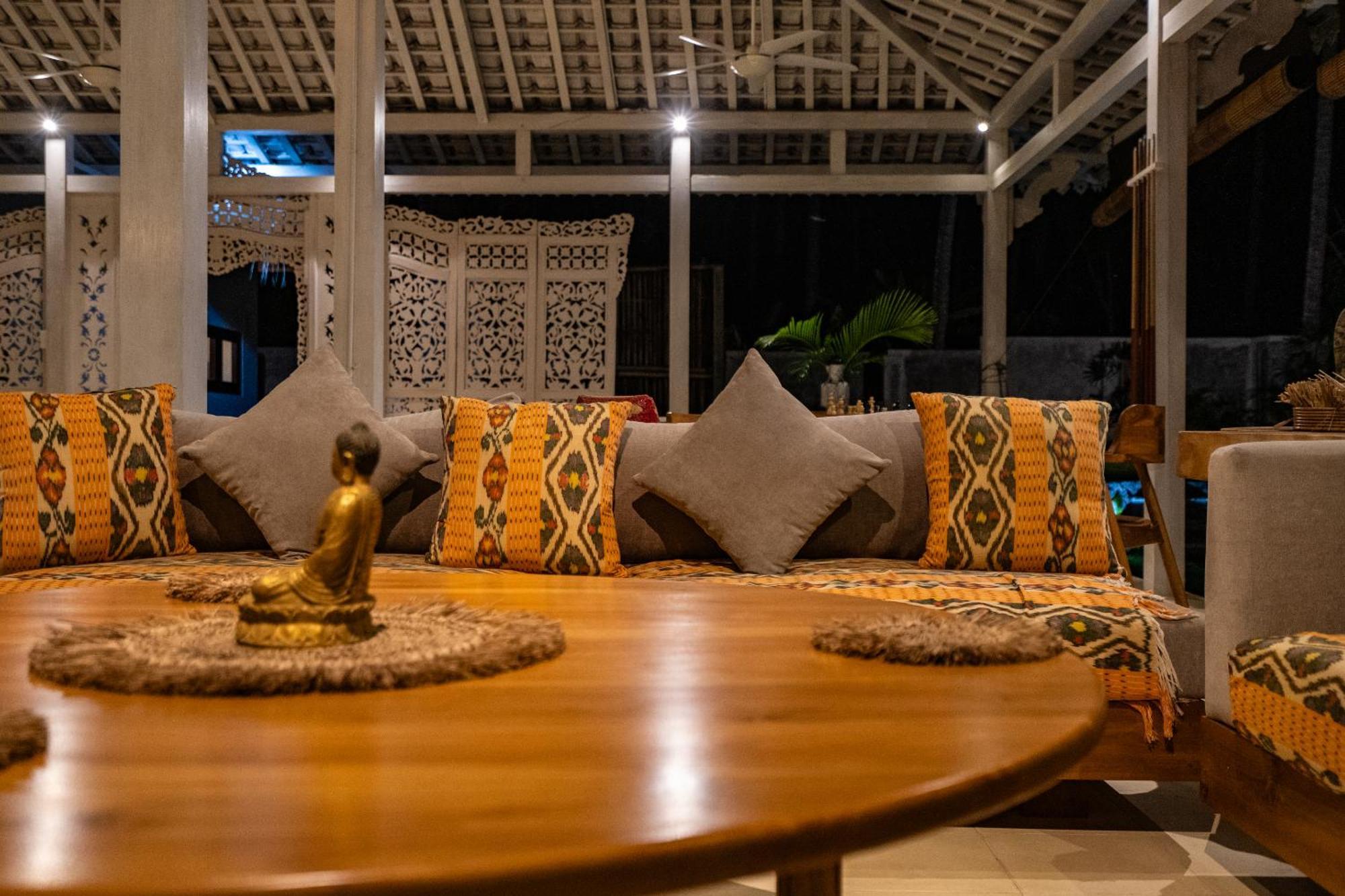 Senang Resort Tianyar Buitenkant foto